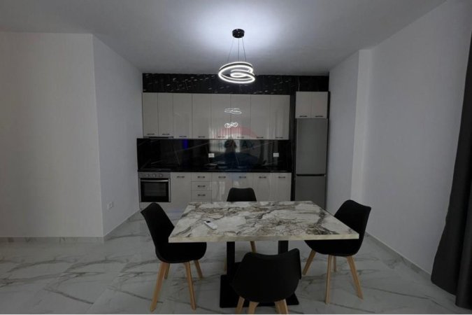 Tirane, jepet me qera apartament 2+1 Kati 4, 100 m² 800 € (Rr. Don Bosko)