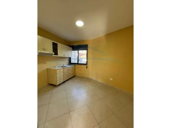 Tirane, jepet me qera apartament Kati 3, 153 m² 1.300 € (QENDER)