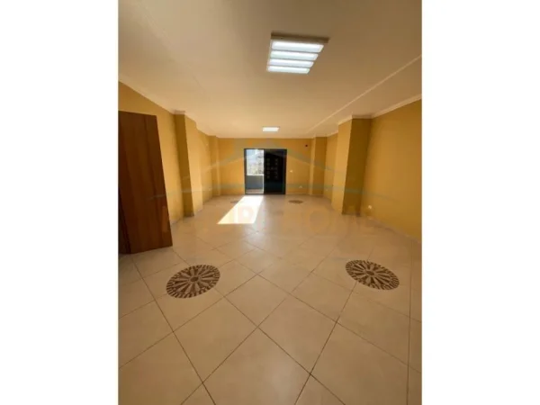 Tirane, jepet me qera apartament Kati 3, 153 m² 1.300 € (QENDER)