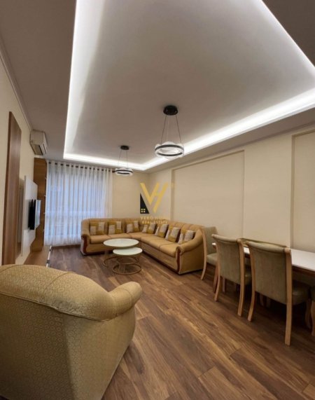 Tirane, jepet me qera apartament 1+1+Ballkon Kati 1, 68 m² 600 € (STADIUMI DINAMO)
