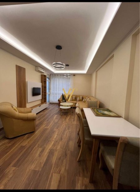 Tirane, jepet me qera apartament 1+1+Ballkon Kati 1, 68 m² 600 € (STADIUMI DINAMO)