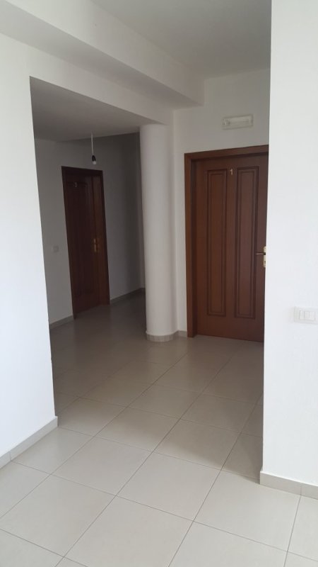Tirane, jepet me qera apartament 1+1+Aneks+Ballkon Kati 1, 55 m² 280 € (Sauk i vjeter)