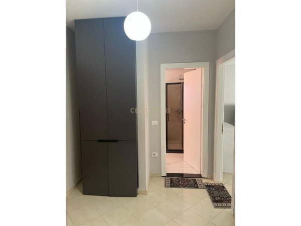 Tirane, jepet me qera apartament 1+1 Kati 2, 70 m² 600 € (rruga kavajes)
