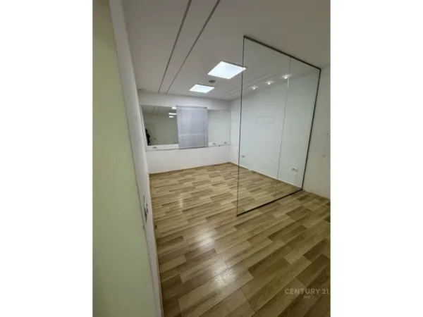 ZYRE PER QIRA PERBALLE ME LIBRIN UNIVERSITAR!