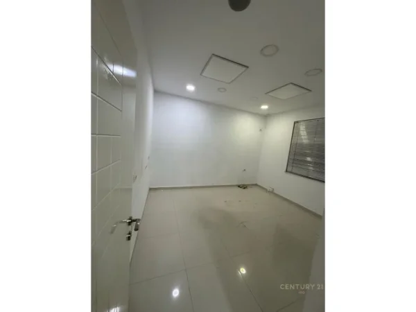 ZYRE PER QIRA PERBALLE ME LIBRIN UNIVERSITAR!