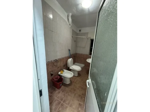 ZYRE PER QIRA PERBALLE ME LIBRIN UNIVERSITAR!