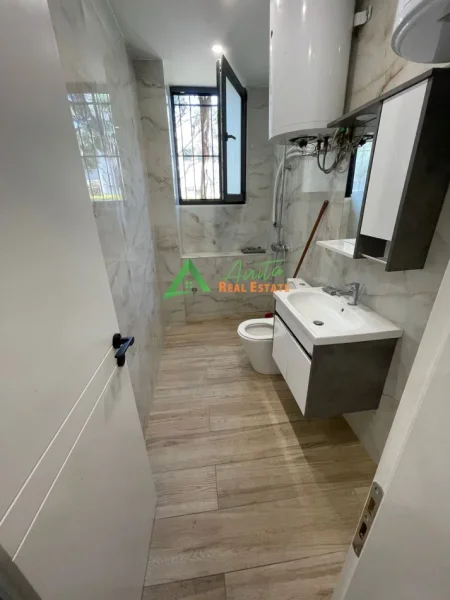 Tirane, jepet me qera ambjent biznesi Kati 1, 50 m²  70 000 Leke (Stadiumi Dinamo)