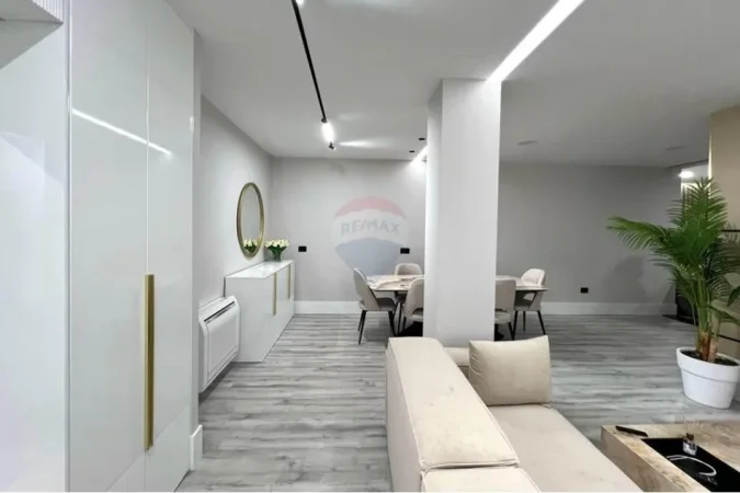 Tirane, jepet me qera apartament 2+1 Kati 7, 135 m² 2.000 € (Rr. Ismail Qemali)