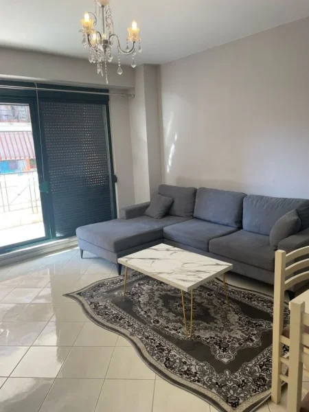 Tirane, jepet me qera apartament 1+1+Aneks+Ballkon Kati 2, 70 m² 600 € (kompleksi delijorgji)