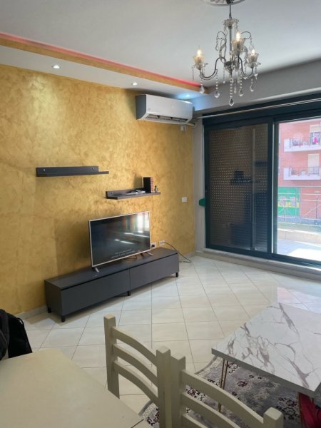 Tirane, jepet me qera apartament 1+1+Aneks+Ballkon Kati 2, 70 m² 600 € (kompleksi delijorgji)