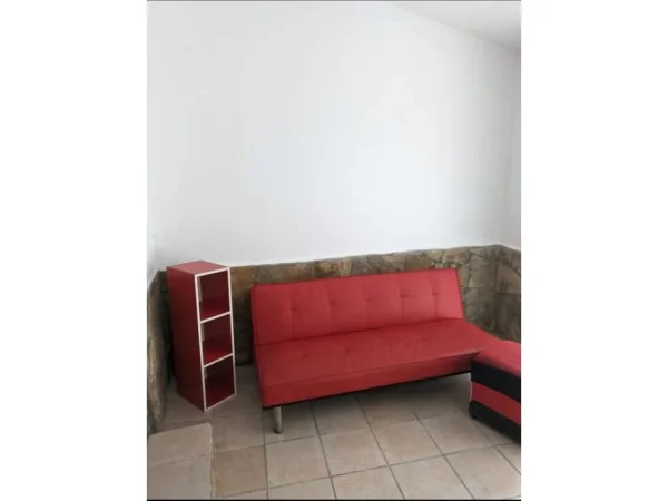 Tirane, jepet me qera ambjent biznesi Kati 0, 35 m² 470 € (4 Deshmoret)