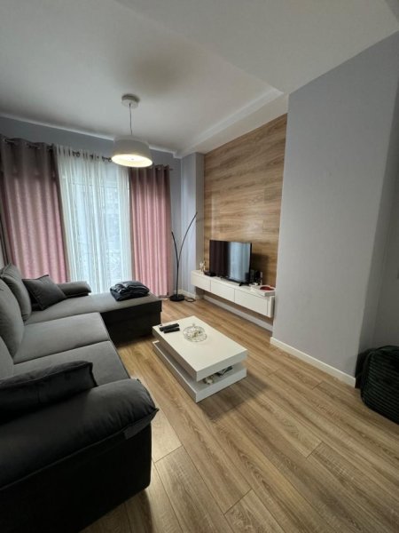 Tirane, jepet me qera apartament 1+1+Aneks+Ballkon Kati 3, 72 m² 650 € (kodra e diellit)