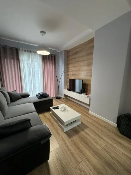 Tirane, jepet me qera apartament 1+1+Aneks+Ballkon Kati 3, 72 m² 650 € (kodra e diellit)