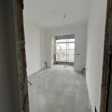 Tirane, shitet apartament 1+1+Ballkon Kati 5, 70 m² 185.700 € (Rruga E Kavajes)