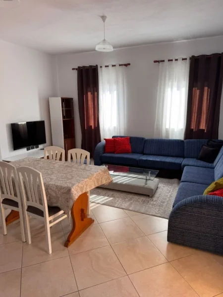 Tirane, jepet me qera apartament 2+1+Ballkon Kati 2, 100 m² 450 € (Sauk, prane Alpetit)