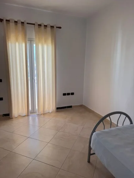 Tirane, jepet me qera apartament 2+1+Ballkon Kati 2, 100 m² 450 € (Sauk, prane Alpetit)