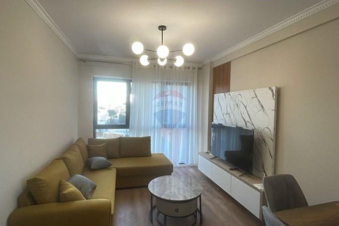 Tirane, jepet me qera apartament 2+1 Kati 5, 95 m² 700 € (Rr. Xhanfize Keko)