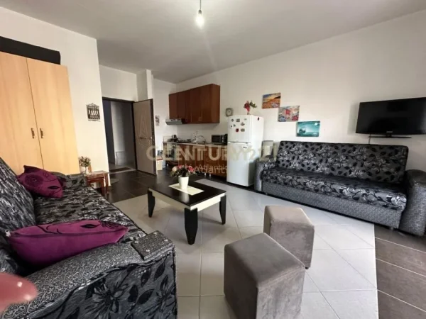 Durres, jepet me qera garsonier 1+1 , 42 m² 230 € 