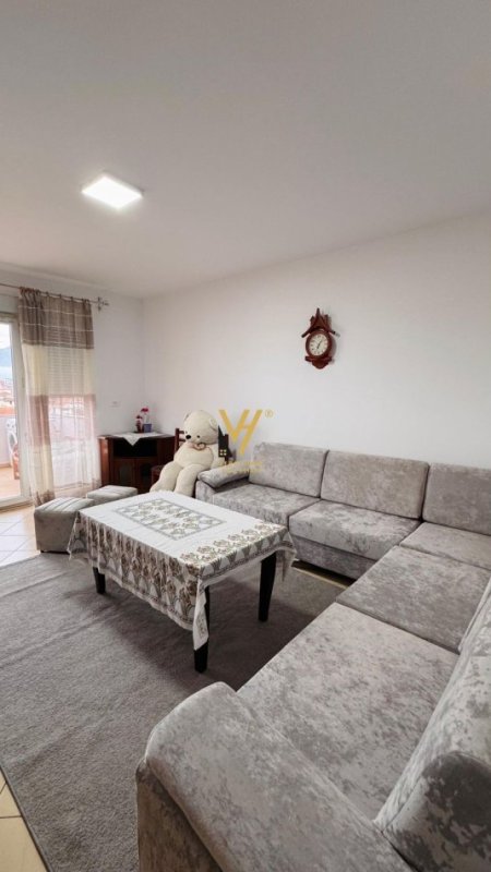 Tirane, jepet me qera apartament 1+1+Ballkon Kati 5, 67 m² 400 € (ISH DOGANA)