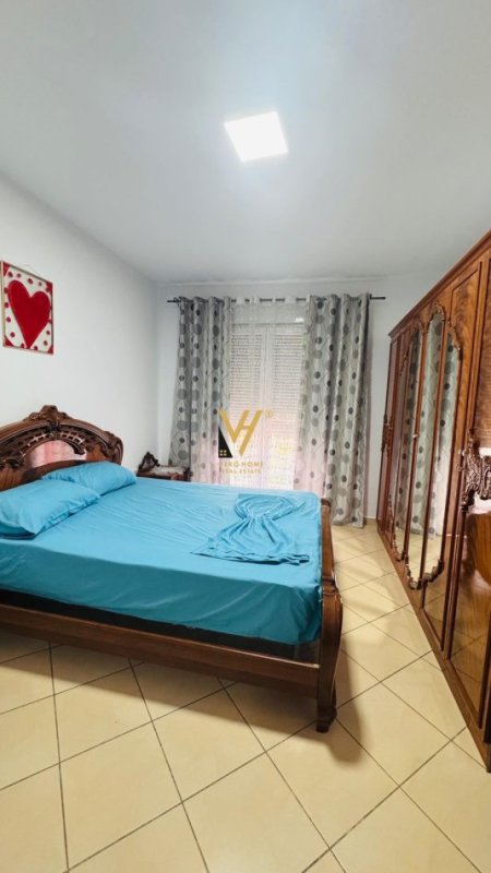 Tirane, jepet me qera apartament 1+1+Ballkon Kati 5, 67 m² 400 € (ISH DOGANA)