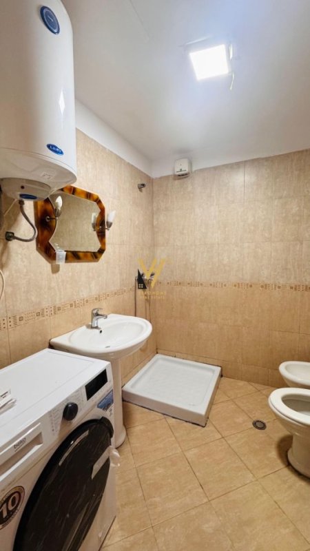 Tirane, jepet me qera apartament 1+1+Ballkon Kati 5, 67 m² 400 € (ISH DOGANA)