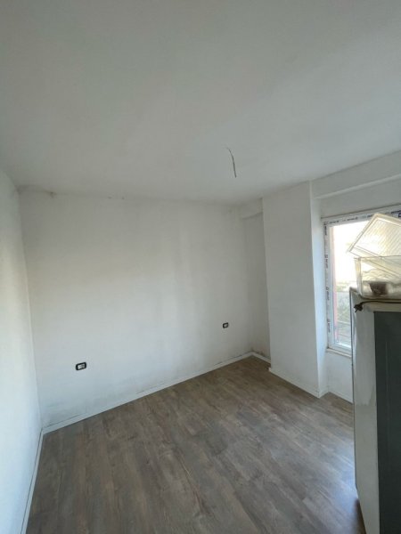 Tirane, jepet me qera apartament 1+1+Aneks+Ballkon Kati 2, 49 m² 400 € (selite)