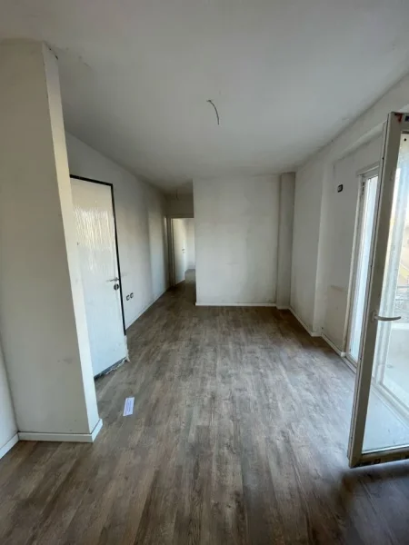 Tirane, jepet me qera zyre Kati 2, 48 m² 400 € (selite)