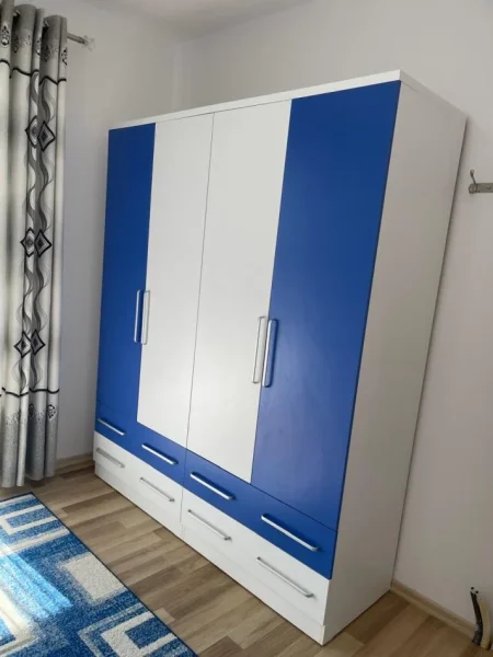 Tirane, jepet me qera apartament 3+1+Ballkon Kati 3, 145 m² 850 € (Kinostudio, Policia Rrugore)