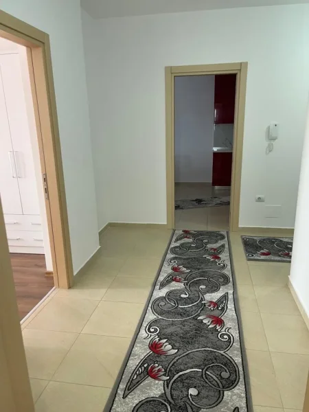 Tirane, jepet me qera apartament 3+1+Ballkon Kati 3, 145 m² 850 € (Kinostudio, Policia Rrugore)