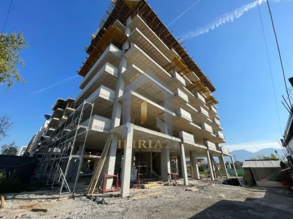 Tirane, shes apartament 2+1+Ballkon Kati 4, 111 m² 86.736 € (Bulevardi Nene Tereza-Kamez)