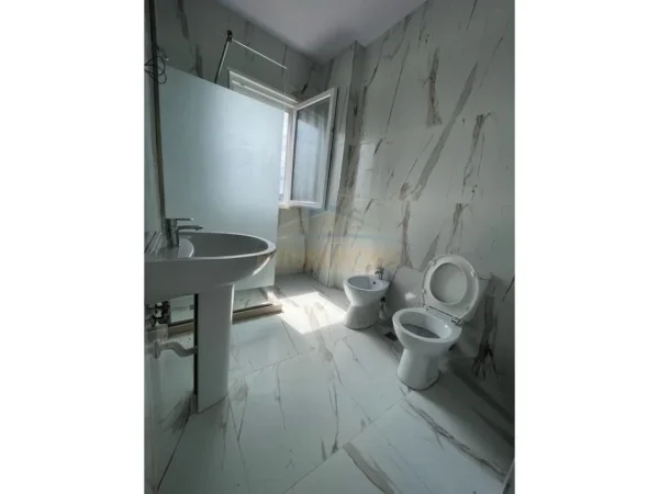 Tirane, shitet apartament 1+1 Kati 9, 48 m² 88.000 € (5 Maji)