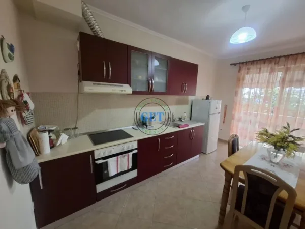 Durres, jepet me qera apartament 2+1 Kati 1, 110 m² 500 € (Gjykata, Durres.)