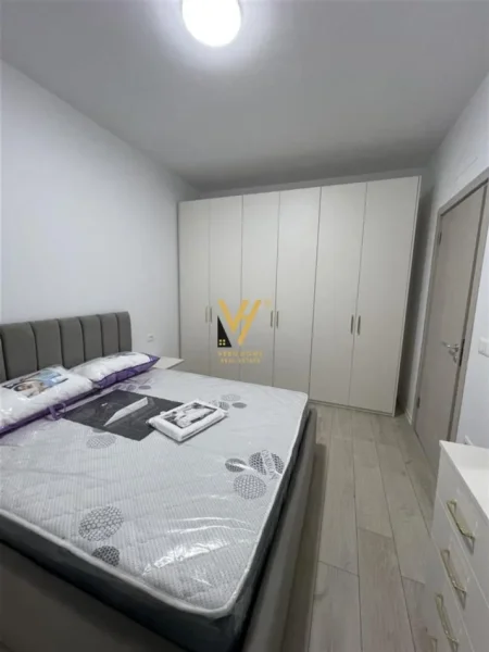 Tirane, jepet me qera apartament 2+1+Ballkon Kati 9, 100 m² 650 € (ISH FUSHA E AVIACIONIT)