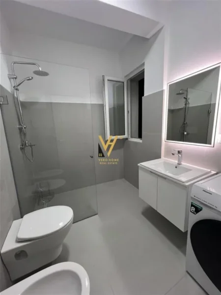 Tirane, jepet me qera apartament 2+1+Ballkon Kati 9, 100 m² 650 € (ISH FUSHA E AVIACIONIT)
