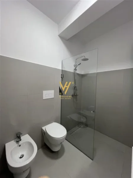 Tirane, jepet me qera apartament 2+1+Ballkon Kati 9, 100 m² 650 € (ISH FUSHA E AVIACIONIT)