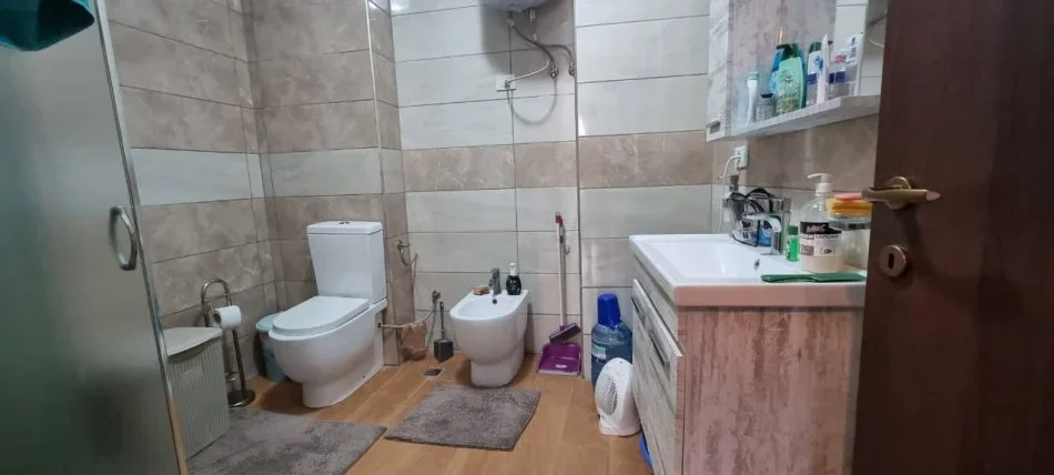 Tirane, Jepet me qera apartament 2+1 ne Astir  Kati 4, 150 m² 500 € (Jepet me qera Super Apartamenti 2+1 ne Astir.)