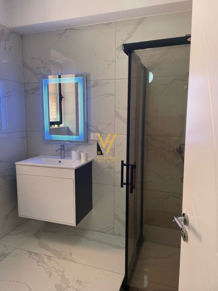 Tirane, jepet me qera apartament 1+1+Ballkon Kati 1, 78 m² 600 € (DELIJORGJI)