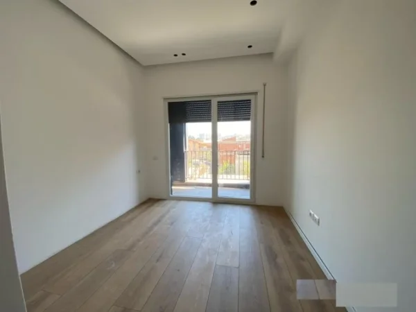 Tirane, jap me qera zyre Kati 2, 86 m² 700 € (Rruga e Kavajes, prane Spitalit Amerikan 3)
