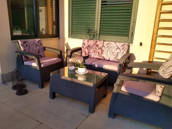 Tirane, jepet me qera apartament 3+1+Ballkon Kati 7, 225 m² 900 € (21 DHJETORI)