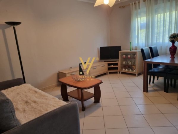 Tirane, jepet me qera apartament 2+1+Ballkon Kati 1, 75 m² 550 € (NISHARAKU)