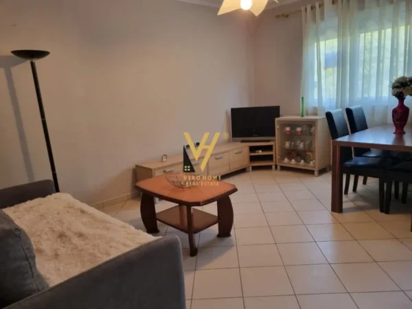 Tirane, jepet me qera apartament 2+1+Ballkon Kati 1, 75 m² 550 € (NISHARAKU)