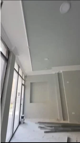 Tirane, jepet me qera dyqan Kati 0, 60 m² 1.500 € (Dyqan me qera, pranë kafe Flora. Në Qender të Tiranes në rrugën Mine Peza.)