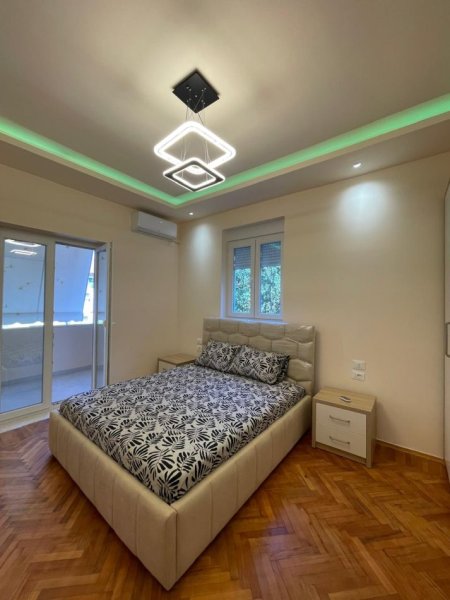 Tirane, jepet me qera apartament 1+1+Aneks+Ballkon Kati 3, 74 m² (Rruga e Dibres)