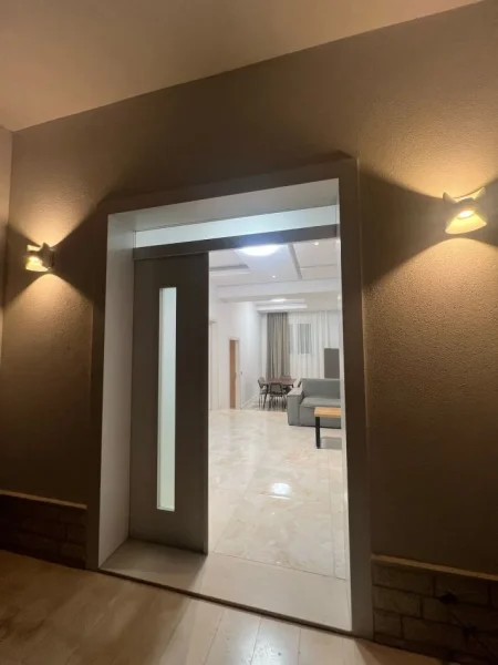 Tirane, jap me qera 2+1 Kati 0, 137 m² 550 € (Rruga Tafil Agai) Nuk ka komision agjensie