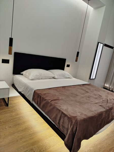 Qera Ditore (Unaza e Re) Astir