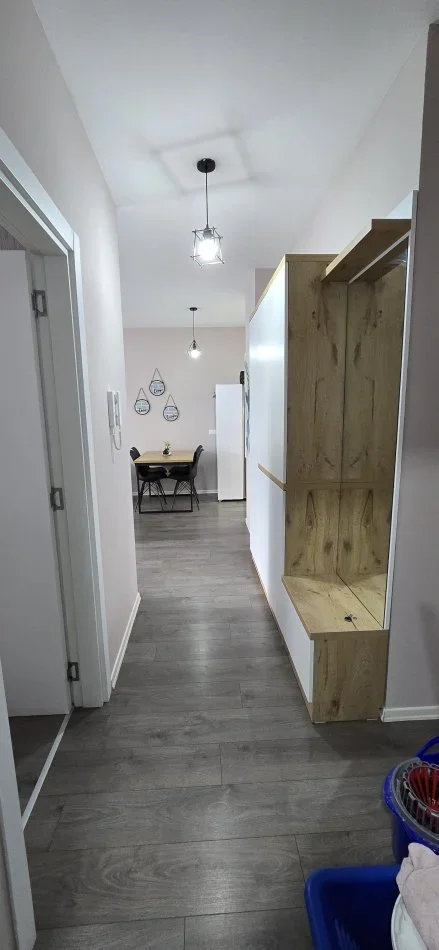 Tirane, jepet me qera apartament 1+1+Ballkon Kati 4, 74 m² 550 €