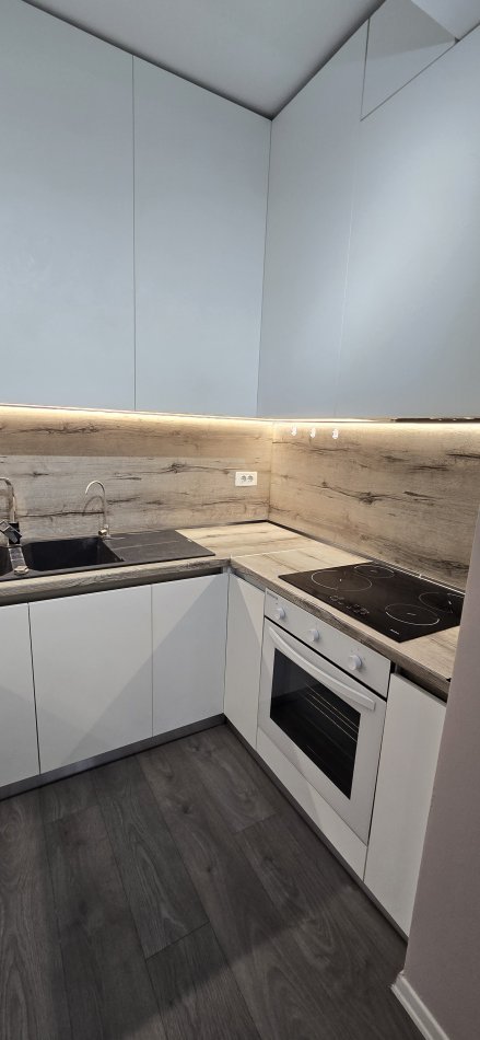Tirane, jepet me qera apartament 1+1+Ballkon Kati 4, 74 m² 550 €
