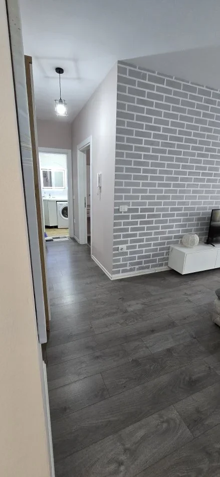 Tirane, jepet me qera apartament 1+1+Ballkon Kati 4, 74 m² 550 €