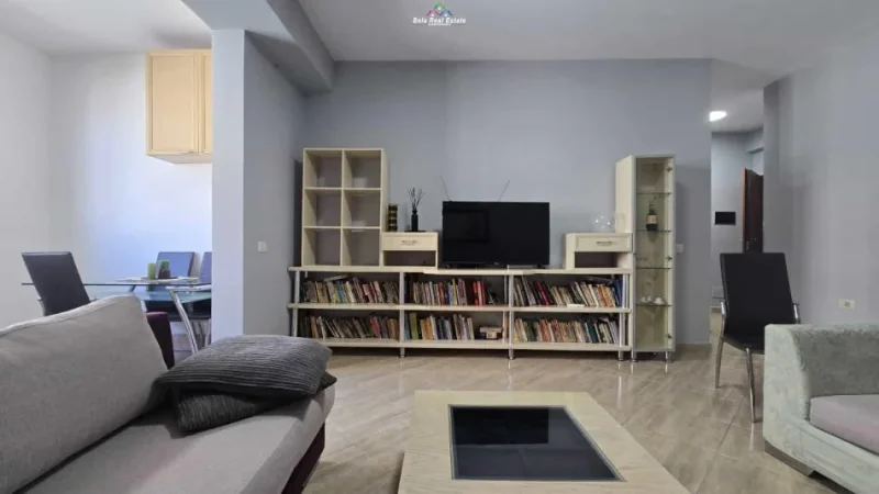 Tirane, jepet me qera apartament 1+1+Ballkon Kati 4, 65 m² 500 € (kopshti botanik)