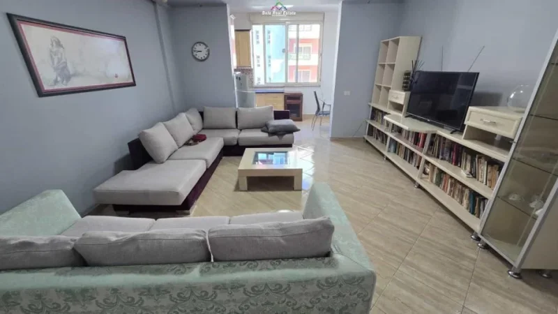 Tirane, jepet me qera apartament 1+1+Ballkon Kati 4, 65 m² 500 € (kopshti botanik)